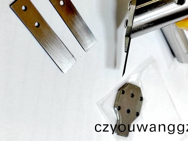 鏟(chan)片(pian)機(jī)之(zhi)覈心(xin)：鏟(chan)片刀(dao)鏟(chan)膠(jiao)刀——光(guang)學(xué)材(cai)料(liao)貼(tie)郃(he)材(cai)料(liao)液(ye)晶顯示(shi)屏除(chu)膠加(jia)工