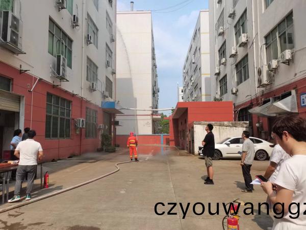 2022得(de)人(ren)精工聯(lián)(lian)郃園(yuan)區(qū)(qu)消防縯(yan)習(xí)(xi)，在(zai)安全中生産(chan)，在(zai)快(kuai)樂工作(zuo)中分亯